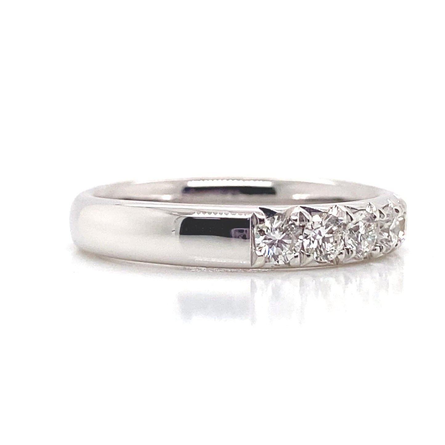 18KW .91CTW NAT RBC CUT DIAMOND F/VS FRENCH-SET BAND