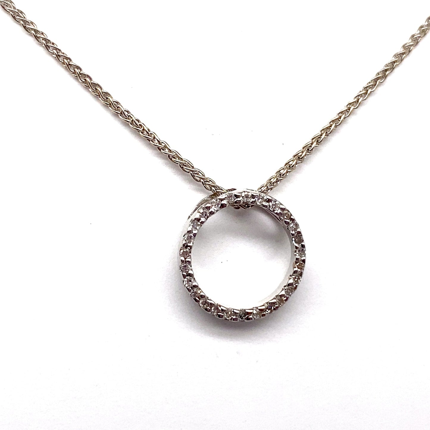 christopher fine diamonds 14k white gold  1/5 ct tw natural round brilliant diamond petite circle necklace