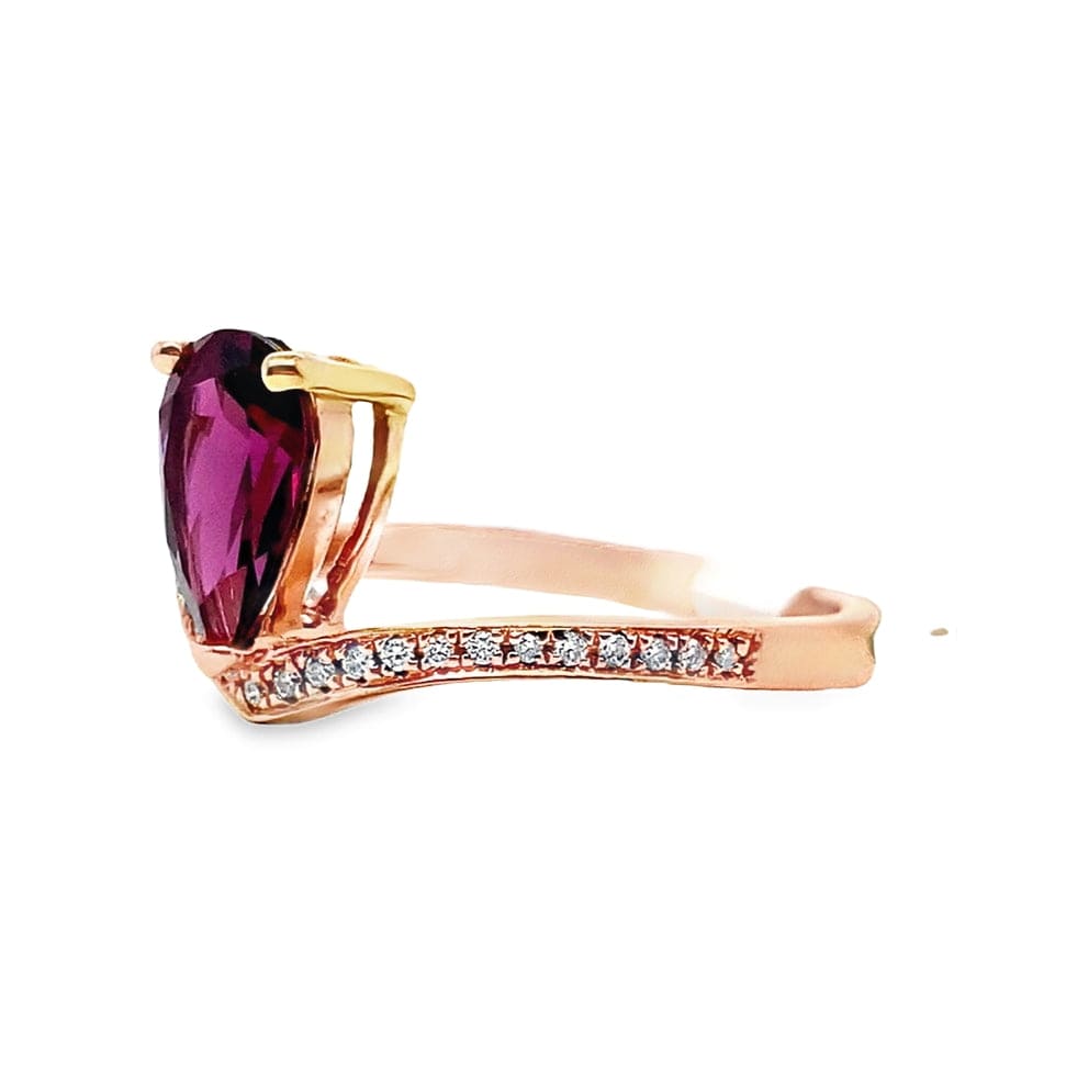14K ROSE GOLD  1.67 CT PEAR SHAPE RHODOLITE GARNET .15 CT TW NATURAL ROUND BRILLIANT DIAMOND FASHION RING