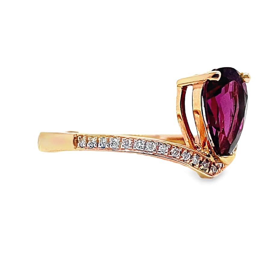 14K ROSE GOLD  1.67 CT PEAR SHAPE RHODOLITE GARNET .15 CT TW NATURAL ROUND BRILLIANT DIAMOND FASHION RING