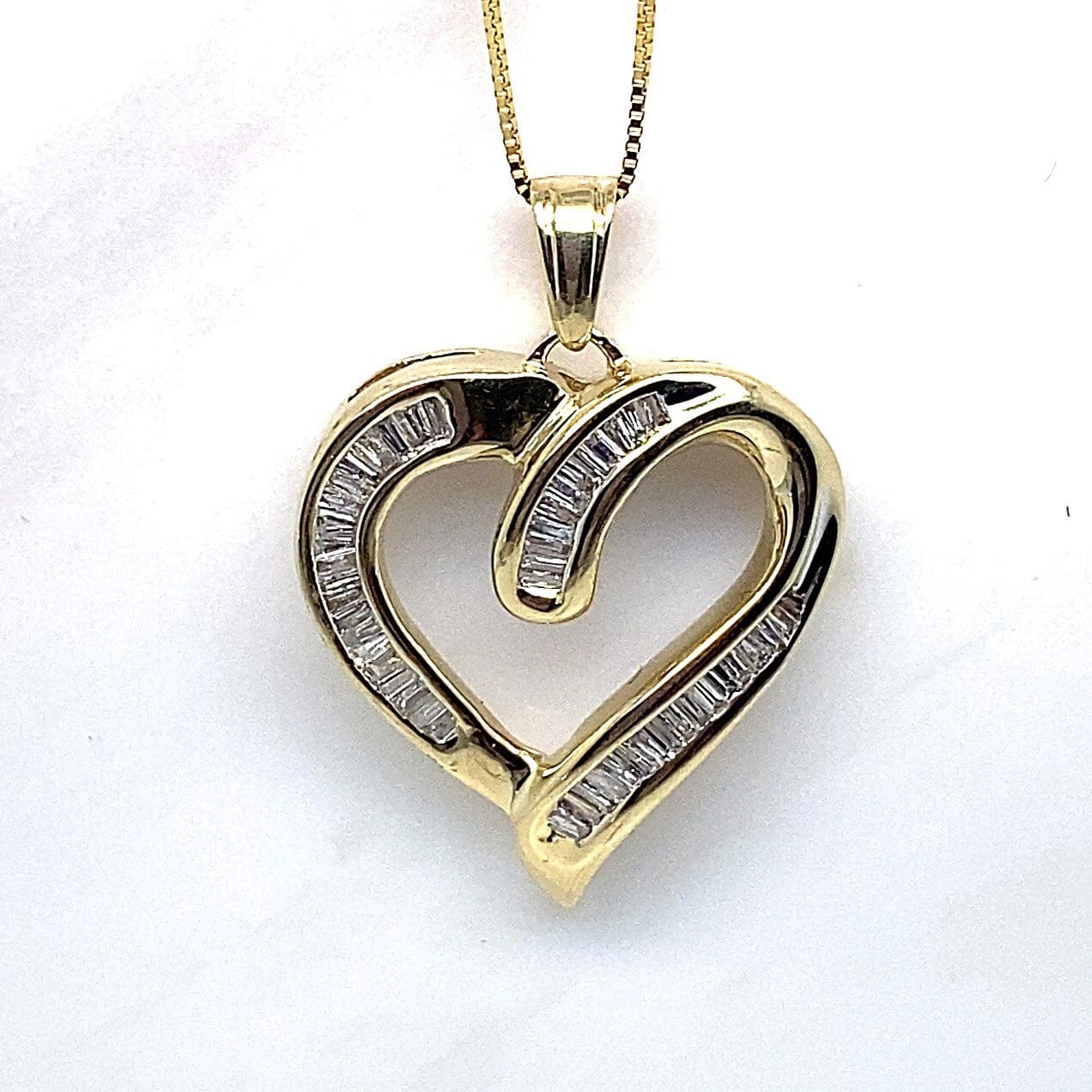 14K YELLOW GOLD 1/2 CT TW NATURAL BAGUETTE DIAMOND CHANNEL SET HEART STYLE PENDANT WITH CHAIN