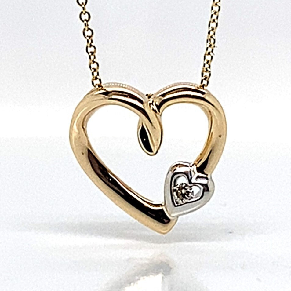 14k yellow gold   natural diamond  heart shape pendant with chain