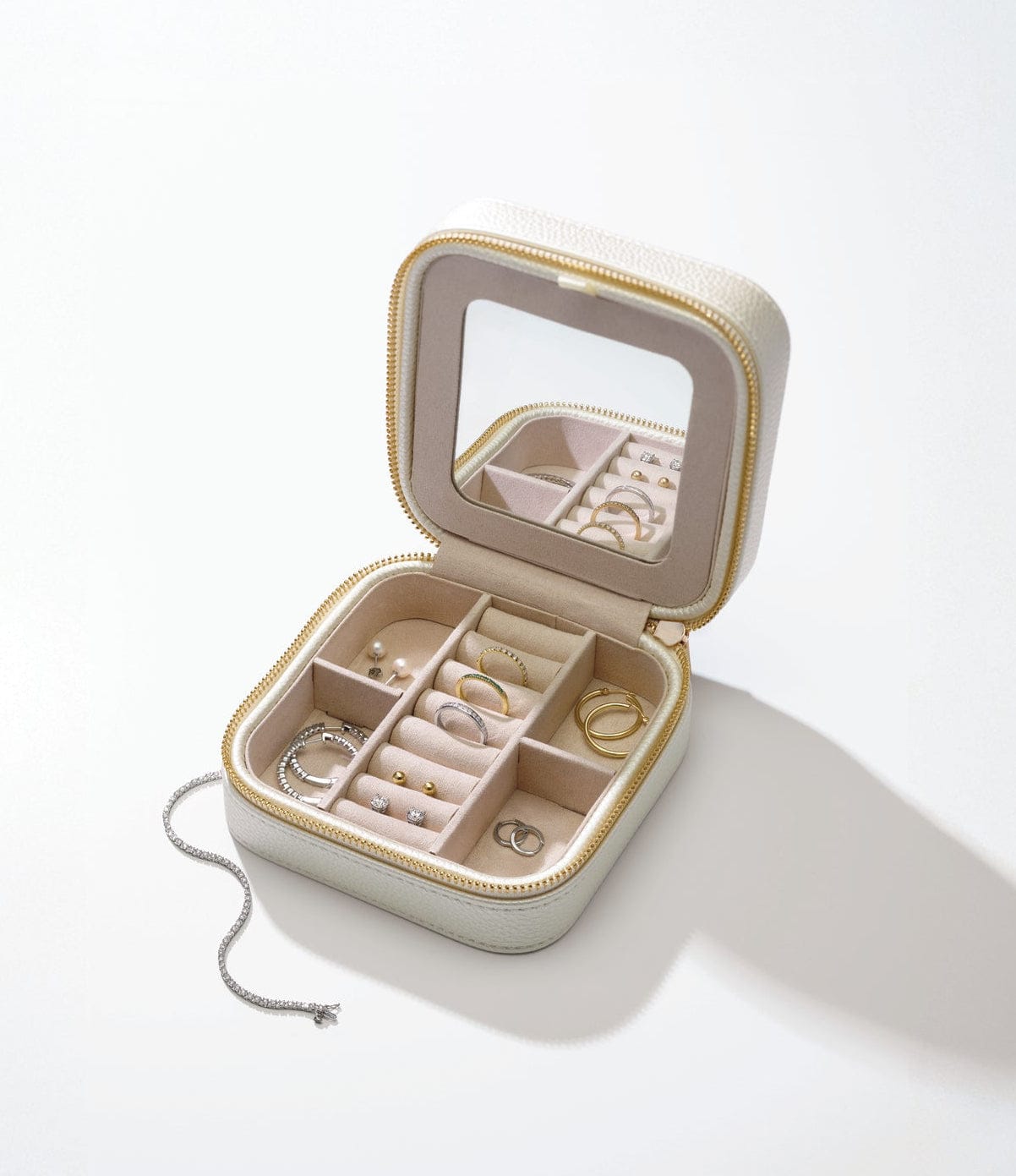 Customer selling gold jewelry at Chandler jewelry store