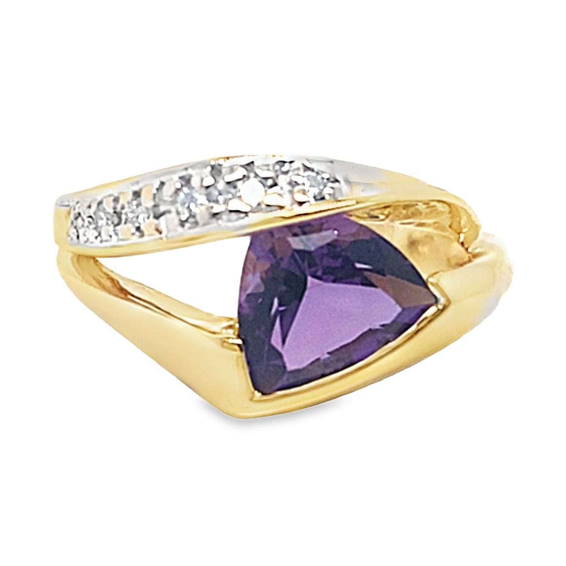 14K YELLOW GOLD 8 MM TRILLION AMETHYST CENTER  .10 CT TW NATURAL ROUND BRILLIANT DIAMOND ACCENT DESIGN RING