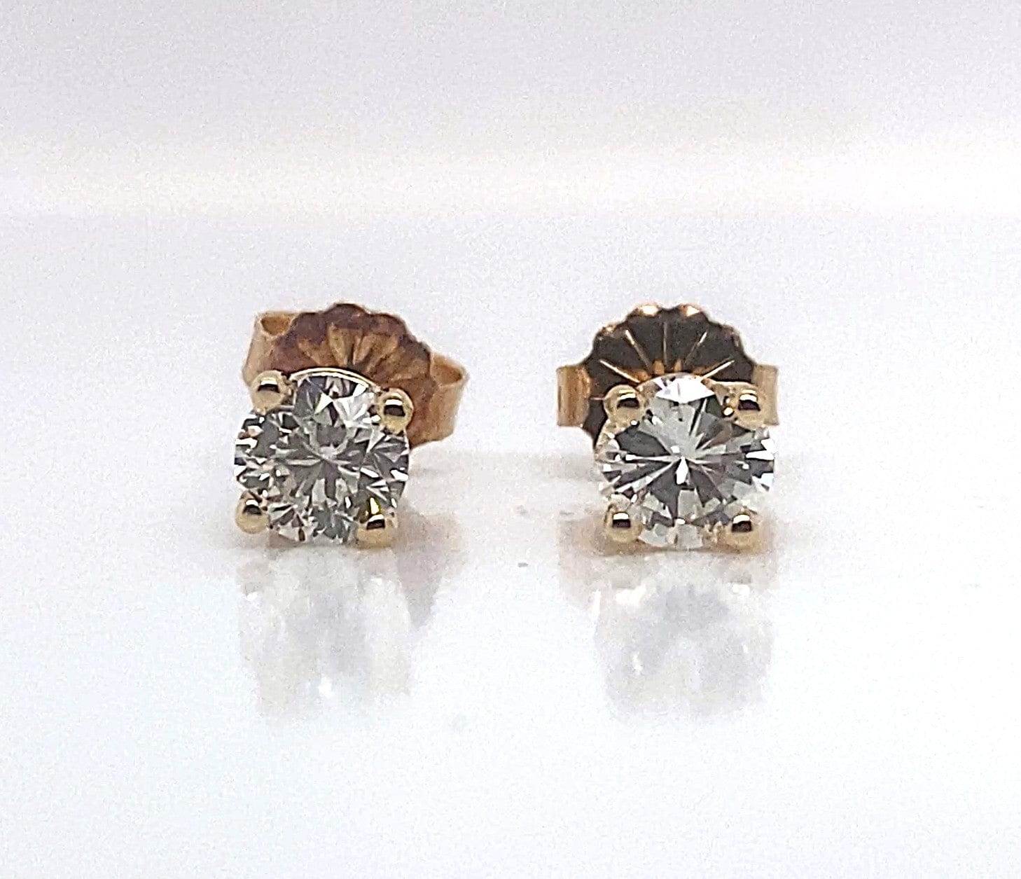 14KY .68CTW NATURAL ROUND DIAMOND STUD EARRINGS