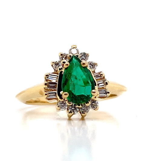 14K YELLOW GOLD .71 CT EMERALD CENTER NATURAL ROUND BRILLIANT AND BAGUETTE DIAMOND ACCENT FASHION RING