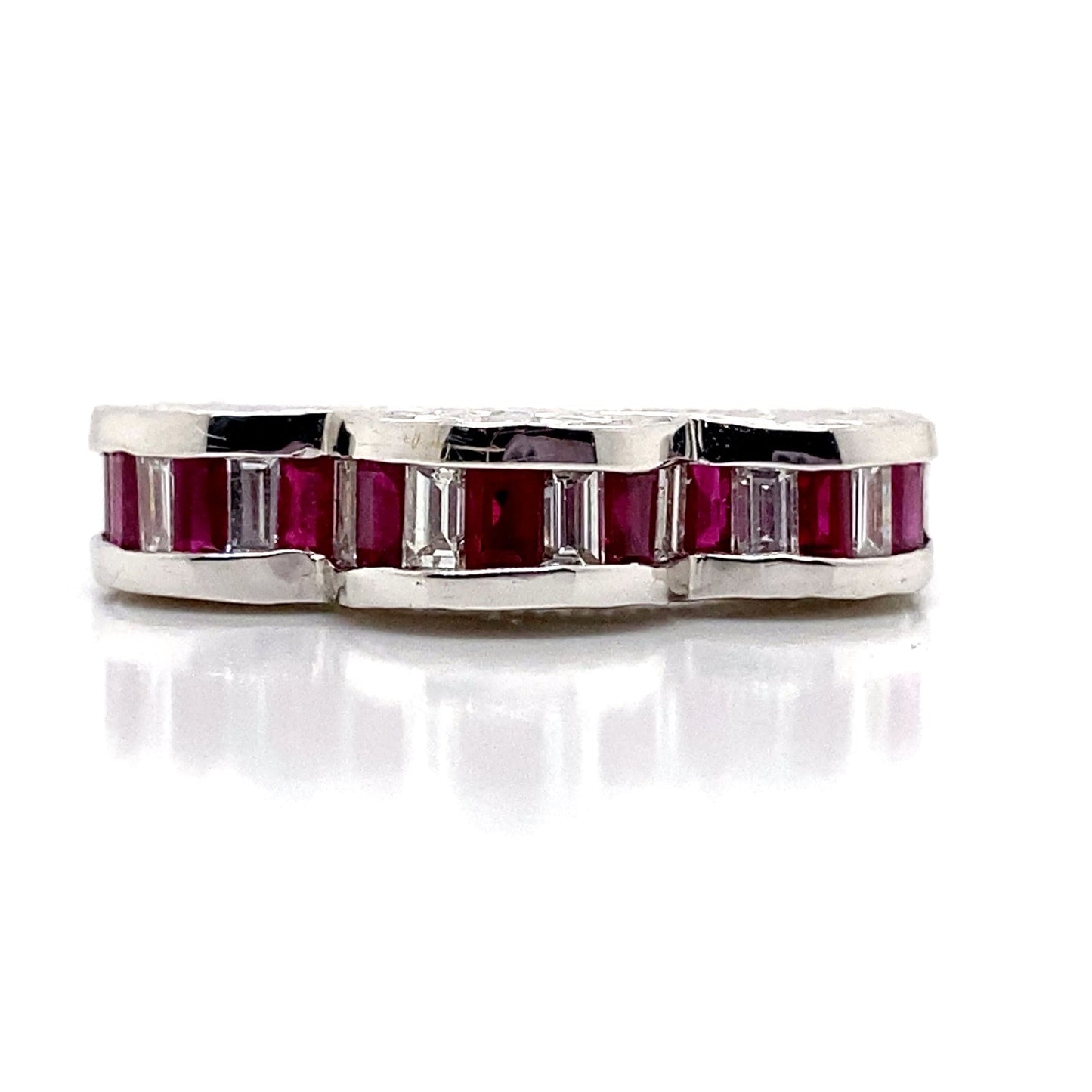 18KW RED DIAMOND RING RED BAGUETTE 0.69 BAGUETTE 0.45