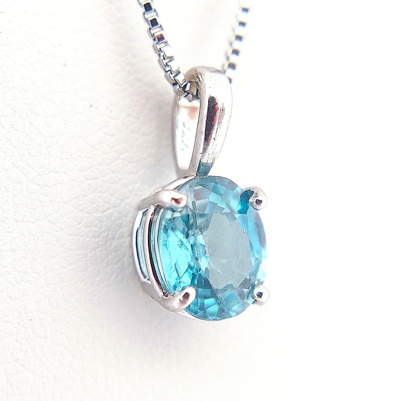 14KW OVAL BLUE ZIRCON BASKET STYLE PENDANT
