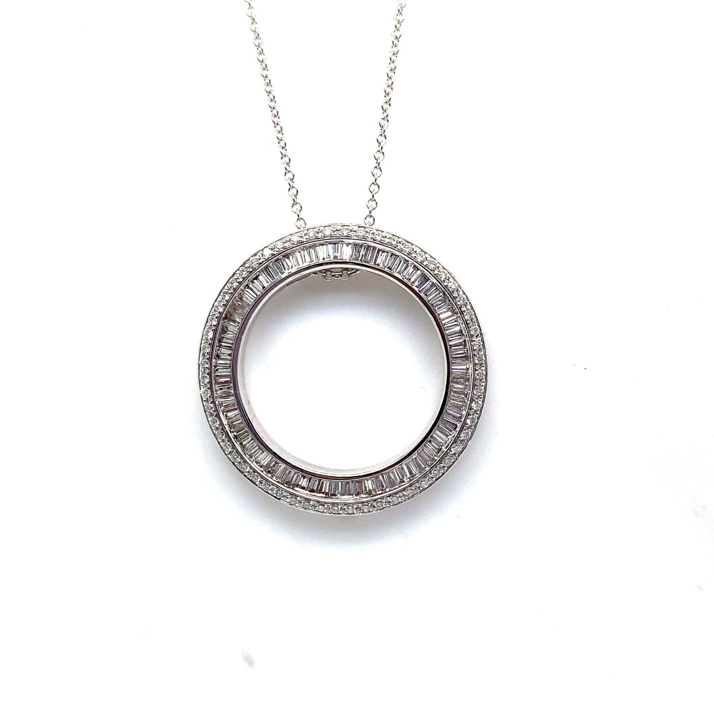 18K WHITE GOLD 2.75CT TW NATURAL DIAMOND BAGUETTE AND RBC CIRCLE STYLE PENDANT AND CHAIN