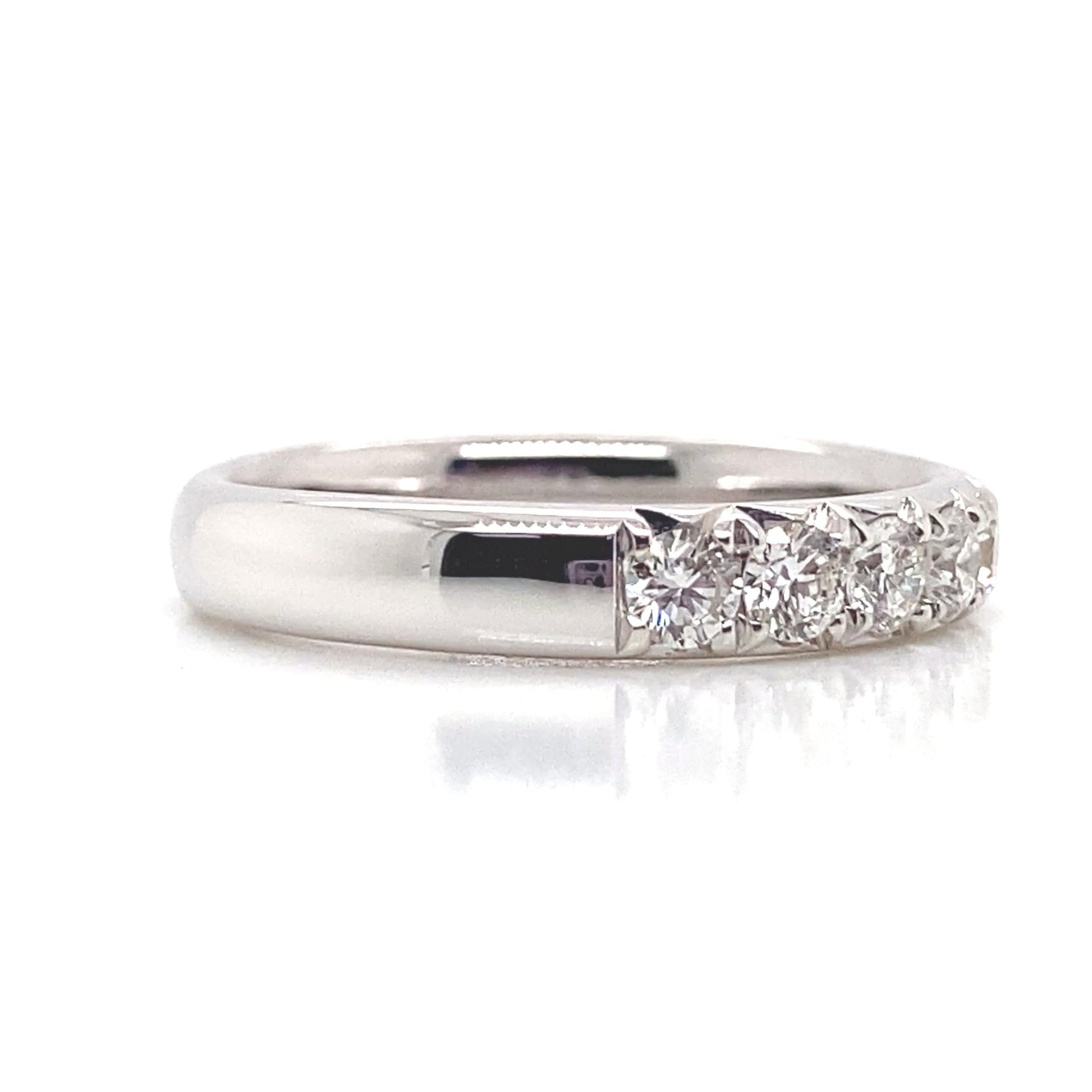18KW .91CTW NAT RBC CUT DIAMOND F/VS FRENCH-SET BAND