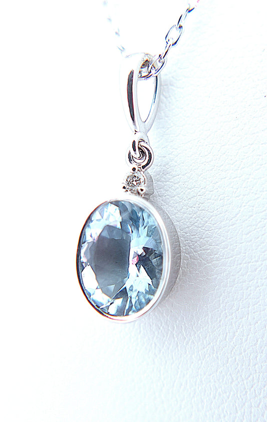 14KW 1.59CT OVAL AQUAMARINE AA .03CT DIAMOND BEZEL PENDANT
