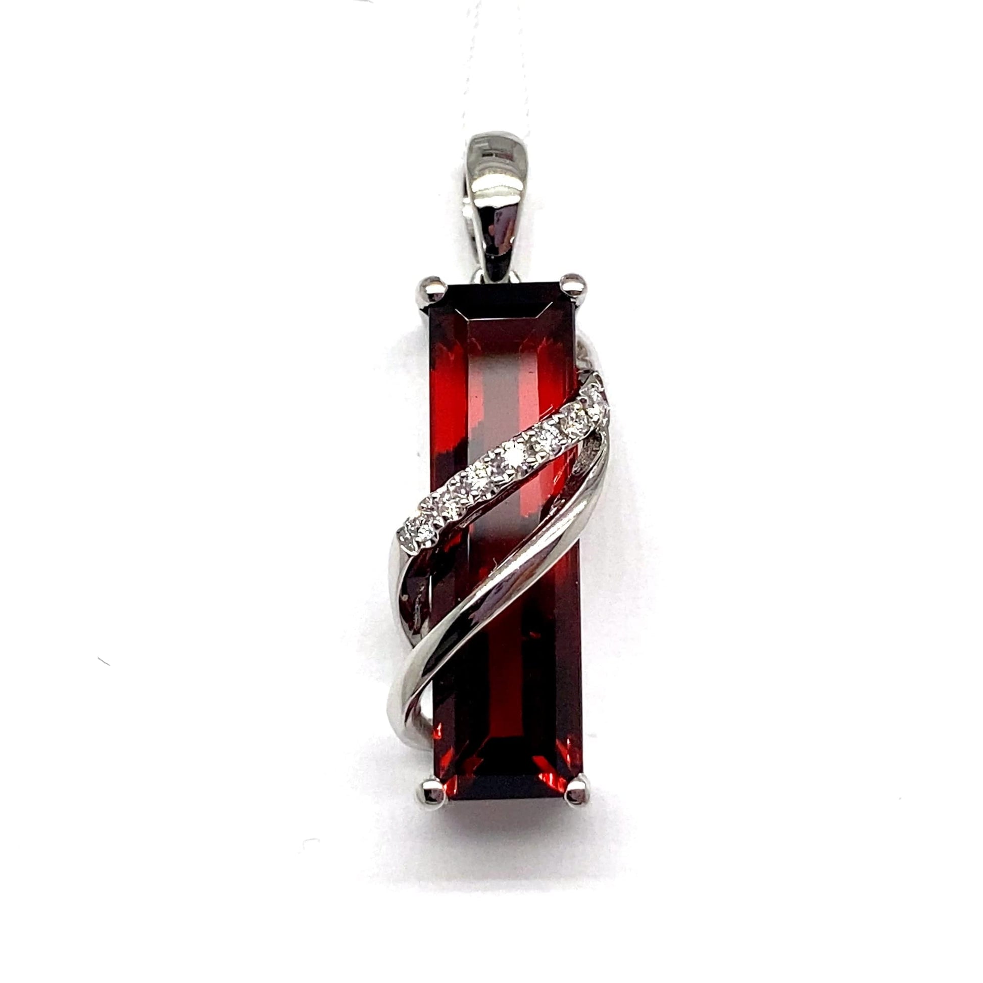 14K WHITE GOLD 4.05 CT GARNET CENTER 0.042 CT TW NATURAL DIAMOND ACCENT PENDANT