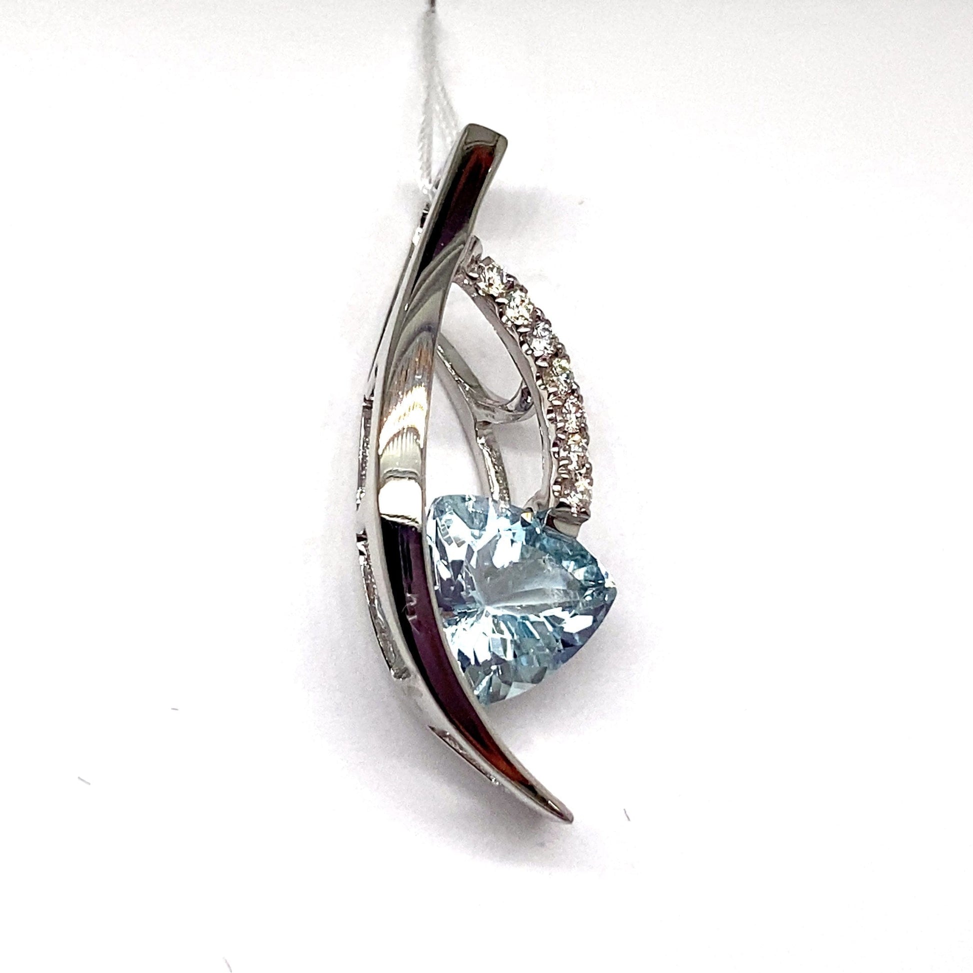 14K WHITE GOLD 1.55 CT AQUAMARINE CENTER 0.09 CT TW NATURAL DIAMOND ACCENT PENDANT