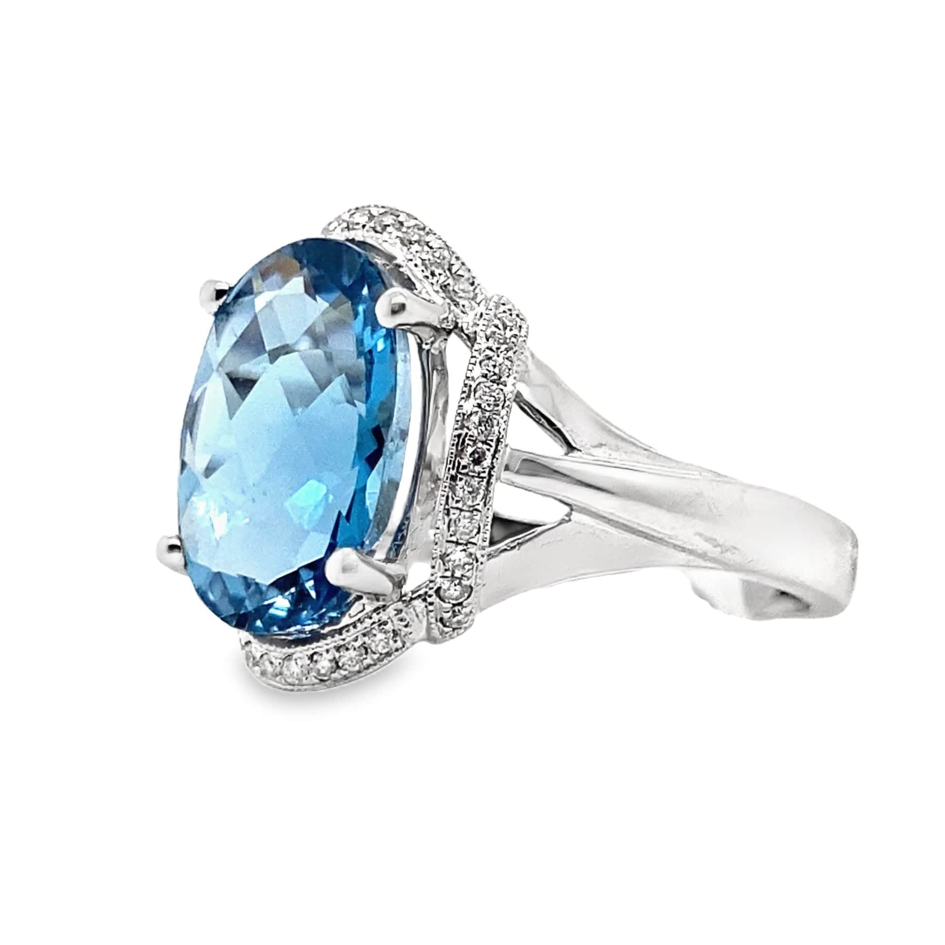 14K WHITE GOLD 3.85 CT LONDON BLUE TOPAZ CENTER 0.228 TW NATURAL DIAMOND ACCENT RING