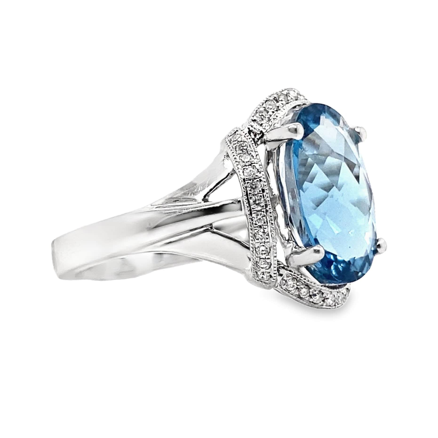 14K WHITE GOLD 3.85 CT LONDON BLUE TOPAZ CENTER 0.228 TW NATURAL DIAMOND ACCENT RING