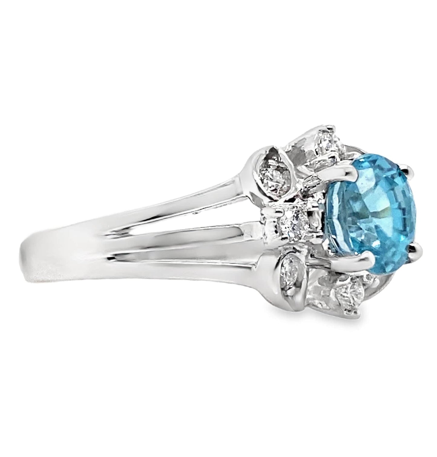 14K WHITE GOLD 1.70 CT BLUE ZIRCON CENTER 0.208 TW NATURAL DIAMOND ACCENT RING
