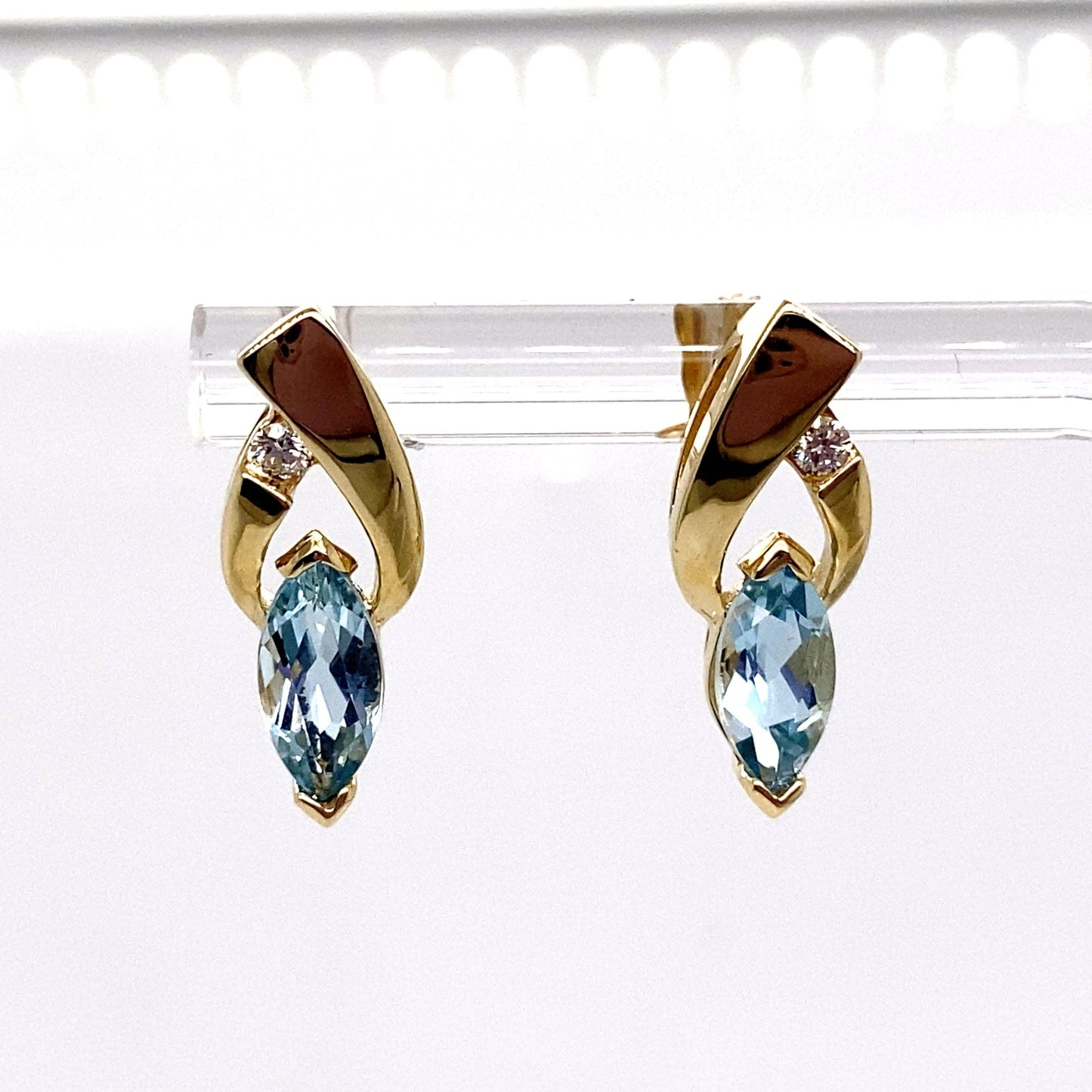 14K WHITE GOLD 1.08 CT TW AQUAMARINE CENTER 0.062 CT TW NATURAL DIAMOND ACCENT EARRINGS